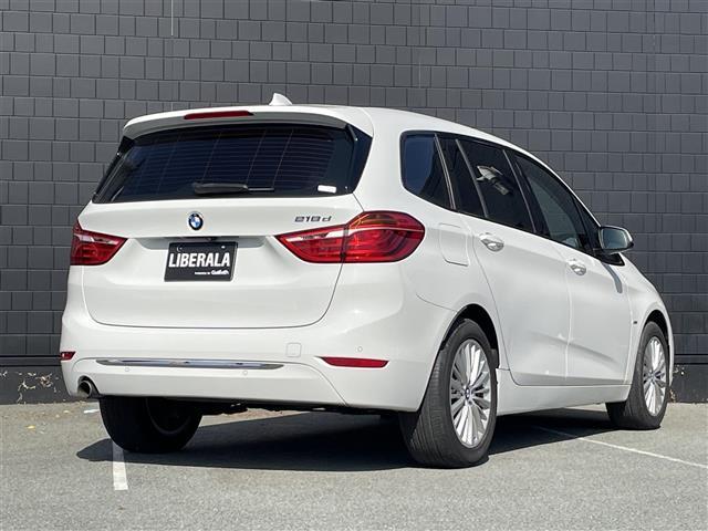 ２シリーズ ２１８ｄグランツアラー　ラグジュアリー　茶革　パワーシート　純正ナビ　シートヒーター　コンフォートアクセス　バックカメラ　コーナーセンサー　インテリジェントセーフティー　パワーバックドア　ミラー一体型ＥＴＣ　純正１７インチアルミホイール（6枚目）