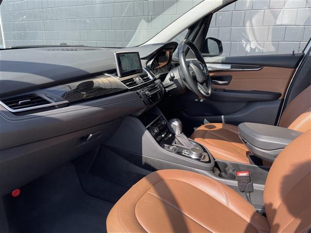 ２シリーズ ２１８ｄグランツアラー　ラグジュアリー　茶革　パワーシート　純正ナビ　シートヒーター　コンフォートアクセス　バックカメラ　コーナーセンサー　インテリジェントセーフティー　パワーバックドア　ミラー一体型ＥＴＣ　純正１７インチアルミホイール（29枚目）