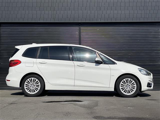 ２シリーズ ２１８ｄグランツアラー　ラグジュアリー　茶革　パワーシート　純正ナビ　シートヒーター　コンフォートアクセス　バックカメラ　コーナーセンサー　インテリジェントセーフティー　パワーバックドア　ミラー一体型ＥＴＣ　純正１７インチアルミホイール（39枚目）