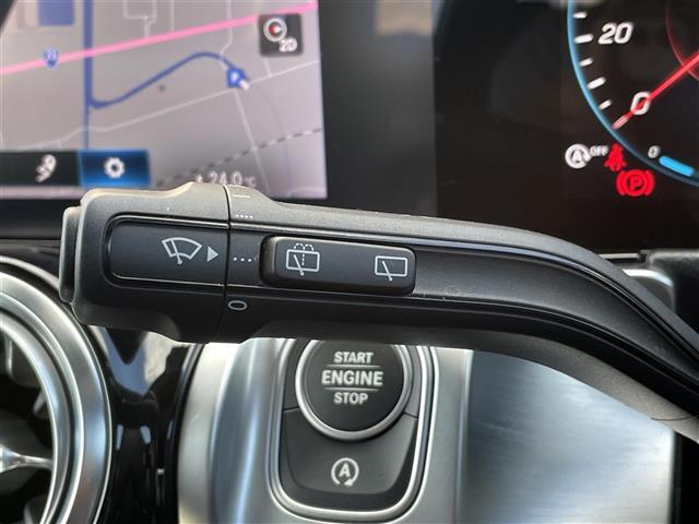 GLB GLB200d 4マチック AMGラインパッケージ ワンオーナー サンルーフ ACC 純正ナビ 360°カメラ 純正ドラレコ ETC ハーフレザーシート シートヒーター LEDライト アンビエントライト 純正19インチAW 純正アルミ付スタッドレス(4枚目)