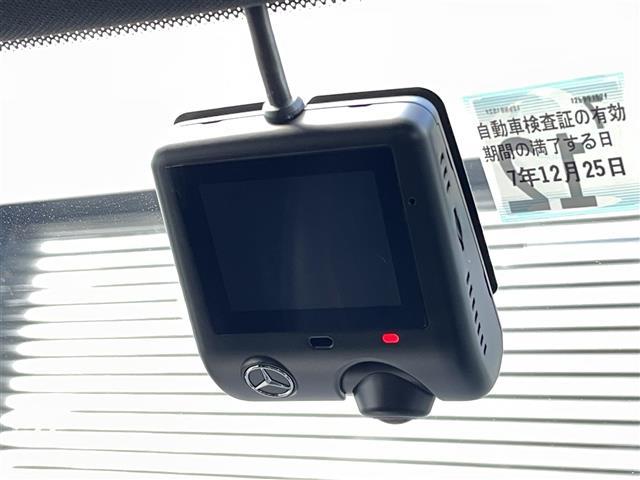 GLB GLB200d 4マチック AMGラインパッケージ ワンオーナー サンルーフ ACC 純正ナビ 360°カメラ 純正ドラレコ ETC ハーフレザーシート シートヒーター LEDライト アンビエントライト 純正19インチAW 純正アルミ付スタッドレス(18枚目)