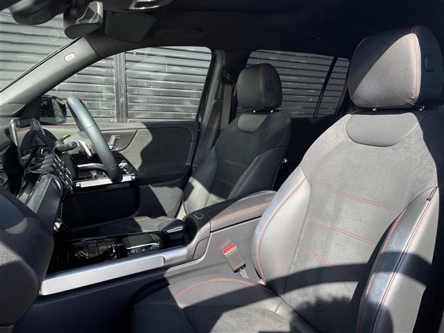 GLB GLB200d 4マチック AMGラインパッケージ ワンオーナー サンルーフ ACC 純正ナビ 360°カメラ 純正ドラレコ ETC ハーフレザーシート シートヒーター LEDライト アンビエントライト 純正19インチAW 純正アルミ付スタッドレス(26枚目)