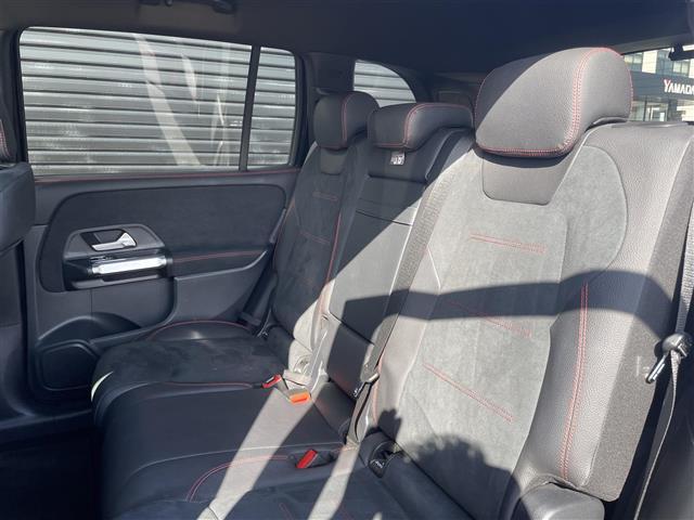 GLB GLB200d 4マチック AMGラインパッケージ ワンオーナー サンルーフ ACC 純正ナビ 360°カメラ 純正ドラレコ ETC ハーフレザーシート シートヒーター LEDライト アンビエントライト 純正19インチAW 純正アルミ付スタッドレス(28枚目)