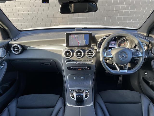 GLC GLC220d 4マチック ローレウスエディション サンルーフ ブルメスター フットトランクオープナー 純正ナビ 全方位カメラ ETC ハーフレザー パワーシート 全席シートヒーター純正19インチアルミ ACC レーダーセーフティPKG キーレスゴー(5枚目)