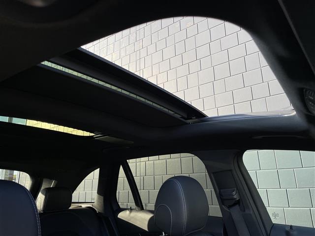 GLC GLC220d 4マチック ローレウスエディション サンルーフ ブルメスター フットトランクオープナー 純正ナビ 全方位カメラ ETC ハーフレザー パワーシート 全席シートヒーター純正19インチアルミ ACC レーダーセーフティPKG キーレスゴー(7枚目)