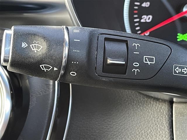 GLC GLC220d 4マチック ローレウスエディション サンルーフ ブルメスター フットトランクオープナー 純正ナビ 全方位カメラ ETC ハーフレザー パワーシート 全席シートヒーター純正19インチアルミ ACC レーダーセーフティPKG キーレスゴー(11枚目)