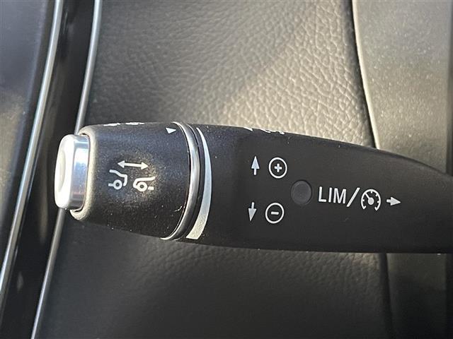 GLC GLC220d 4マチック ローレウスエディション サンルーフ ブルメスター フットトランクオープナー 純正ナビ 全方位カメラ ETC ハーフレザー パワーシート 全席シートヒーター純正19インチアルミ ACC レーダーセーフティPKG キーレスゴー(12枚目)