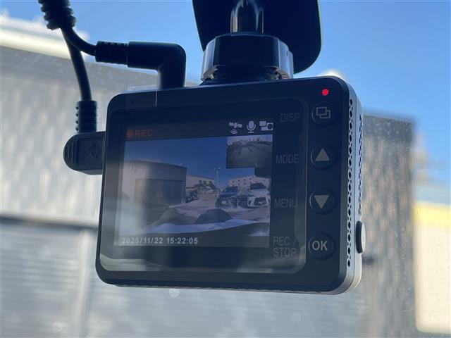 Ｎ－ＯＮＥ プレミアム　Ｇａｔｈｅｒｓナビ　バックカメラ　ドラレコ　ＣＴＢＡ　ツートン　純正１４インチアルミ　純正フロアマット　ハーフレザーシート　Ｂｌｕｅｔｏｏｔｈ　フルセグＴＶ　取扱説明書　保証書　スペアキー　ＨＩＤ（22枚目）