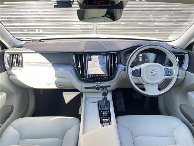 ＸＣ６０ Ｄ４　ＡＷＤ　モーメンタム　ワンオーナー　白革　純正ナビ　ハンドルヒーター　シートヒーター　パワーシート　カープレイ　全方位カメラ　フルセグＴＶ　純正１８インチＡＷ　電動リアゲート　インテリセーフ　ＡＣＣ　Ｂｌｕｅｔｏｏｔｈ（5枚目）
