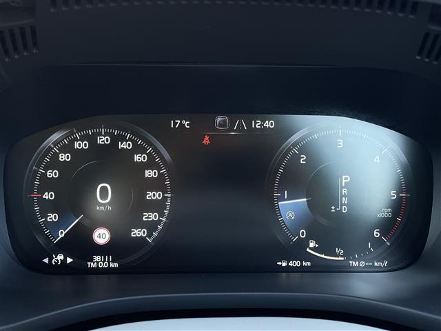 ＸＣ６０ Ｄ４　ＡＷＤ　モーメンタム　ワンオーナー　白革　純正ナビ　ハンドルヒーター　シートヒーター　パワーシート　カープレイ　全方位カメラ　フルセグＴＶ　純正１８インチＡＷ　電動リアゲート　インテリセーフ　ＡＣＣ　Ｂｌｕｅｔｏｏｔｈ（8枚目）