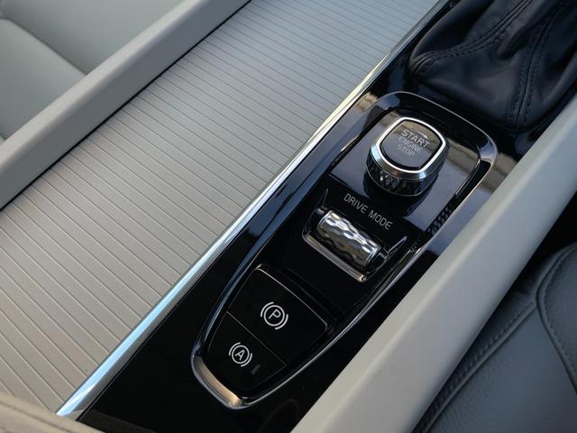 ＸＣ６０ Ｄ４　ＡＷＤ　モーメンタム　ワンオーナー　白革　純正ナビ　ハンドルヒーター　シートヒーター　パワーシート　カープレイ　全方位カメラ　フルセグＴＶ　純正１８インチＡＷ　電動リアゲート　インテリセーフ　ＡＣＣ　Ｂｌｕｅｔｏｏｔｈ（26枚目）