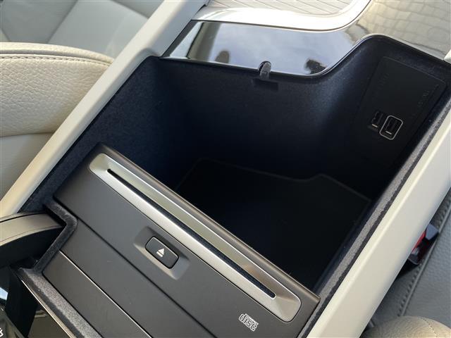 ＸＣ６０ Ｄ４　ＡＷＤ　モーメンタム　ワンオーナー　白革　純正ナビ　ハンドルヒーター　シートヒーター　パワーシート　カープレイ　全方位カメラ　フルセグＴＶ　純正１８インチＡＷ　電動リアゲート　インテリセーフ　ＡＣＣ　Ｂｌｕｅｔｏｏｔｈ（28枚目）