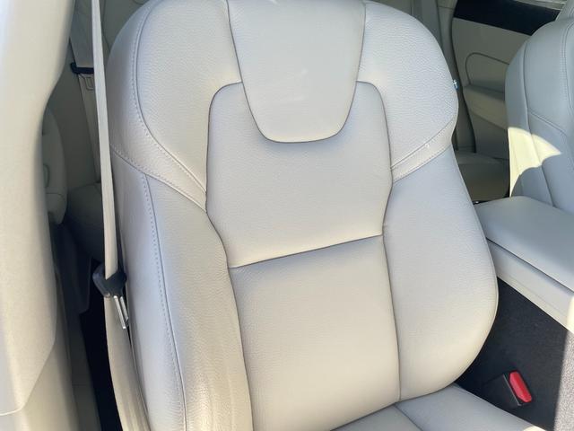 ＸＣ６０ Ｄ４　ＡＷＤ　モーメンタム　ワンオーナー　白革　純正ナビ　ハンドルヒーター　シートヒーター　パワーシート　カープレイ　全方位カメラ　フルセグＴＶ　純正１８インチＡＷ　電動リアゲート　インテリセーフ　ＡＣＣ　Ｂｌｕｅｔｏｏｔｈ（32枚目）