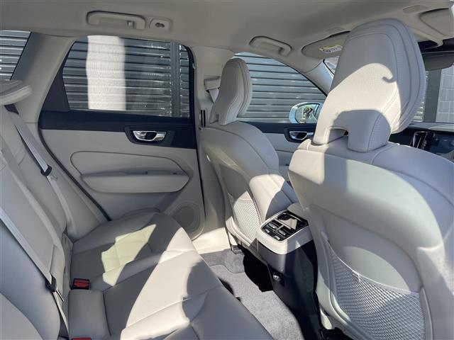ＸＣ６０ Ｄ４　ＡＷＤ　モーメンタム　ワンオーナー　白革　純正ナビ　ハンドルヒーター　シートヒーター　パワーシート　カープレイ　全方位カメラ　フルセグＴＶ　純正１８インチＡＷ　電動リアゲート　インテリセーフ　ＡＣＣ　Ｂｌｕｅｔｏｏｔｈ（36枚目）
