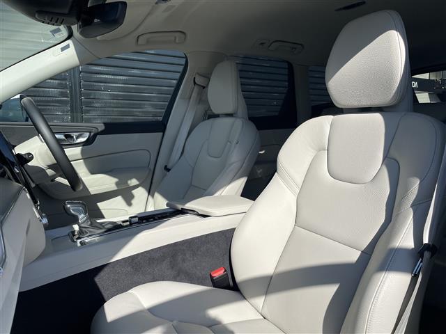 ＸＣ６０ Ｄ４　ＡＷＤ　モーメンタム　ワンオーナー　白革　純正ナビ　ハンドルヒーター　シートヒーター　パワーシート　カープレイ　全方位カメラ　フルセグＴＶ　純正１８インチＡＷ　電動リアゲート　インテリセーフ　ＡＣＣ　Ｂｌｕｅｔｏｏｔｈ（41枚目）