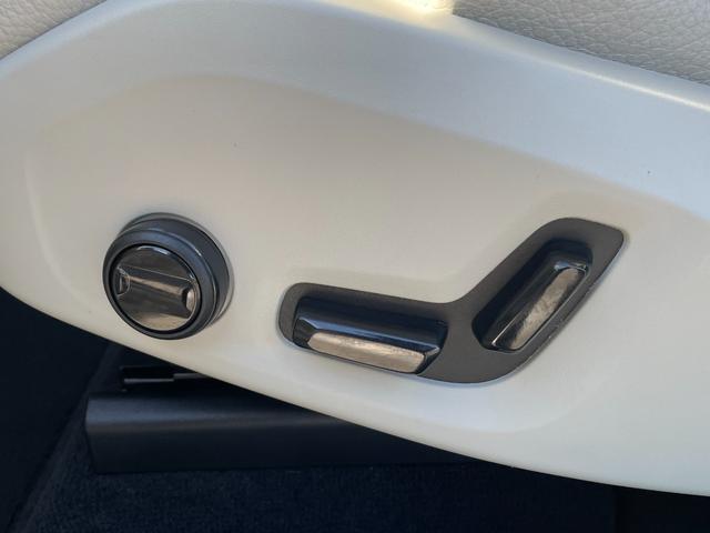 ＸＣ６０ Ｄ４　ＡＷＤ　モーメンタム　ワンオーナー　白革　純正ナビ　ハンドルヒーター　シートヒーター　パワーシート　カープレイ　全方位カメラ　フルセグＴＶ　純正１８インチＡＷ　電動リアゲート　インテリセーフ　ＡＣＣ　Ｂｌｕｅｔｏｏｔｈ（44枚目）