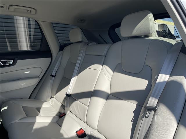 ＸＣ６０ Ｄ４　ＡＷＤ　モーメンタム　ワンオーナー　白革　純正ナビ　ハンドルヒーター　シートヒーター　パワーシート　カープレイ　全方位カメラ　フルセグＴＶ　純正１８インチＡＷ　電動リアゲート　インテリセーフ　ＡＣＣ　Ｂｌｕｅｔｏｏｔｈ（46枚目）