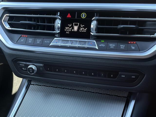 ３シリーズ ３２０ｉ　Ｍスポーツ　コンフォートＰＫＧ　社外地デジチューナー　ＤＶＤ再生可　電動トランク　純正ナビ　全方位カメラ　Ｂｌｕｅｔｏｏｔｈ　ＥＴＣ　純正１８ＡＷ　アンビエントライト　ＡＣＣ　インテリジェントセーフティ　ＬＥＤ（20枚目）