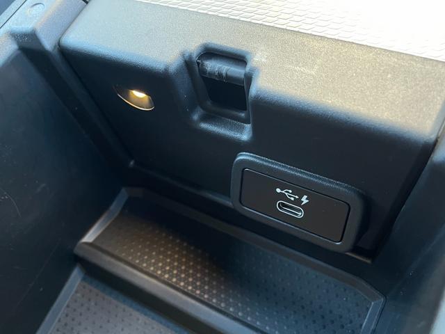 ３シリーズ ３２０ｉ　Ｍスポーツ　コンフォートＰＫＧ　社外地デジチューナー　ＤＶＤ再生可　電動トランク　純正ナビ　全方位カメラ　Ｂｌｕｅｔｏｏｔｈ　ＥＴＣ　純正１８ＡＷ　アンビエントライト　ＡＣＣ　インテリジェントセーフティ　ＬＥＤ（24枚目）