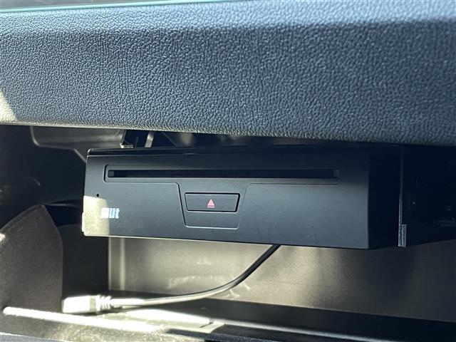 ３シリーズ ３２０ｉ　Ｍスポーツ　コンフォートＰＫＧ　社外地デジチューナー　ＤＶＤ再生可　電動トランク　純正ナビ　全方位カメラ　Ｂｌｕｅｔｏｏｔｈ　ＥＴＣ　純正１８ＡＷ　アンビエントライト　ＡＣＣ　インテリジェントセーフティ　ＬＥＤ（26枚目）