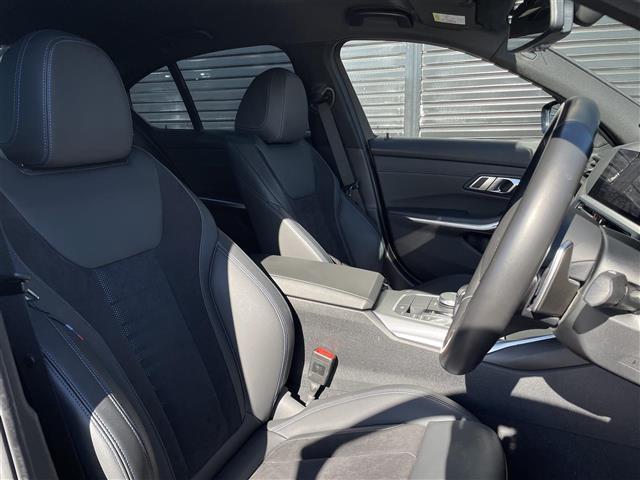 ３シリーズ ３２０ｉ　Ｍスポーツ　コンフォートＰＫＧ　社外地デジチューナー　ＤＶＤ再生可　電動トランク　純正ナビ　全方位カメラ　Ｂｌｕｅｔｏｏｔｈ　ＥＴＣ　純正１８ＡＷ　アンビエントライト　ＡＣＣ　インテリジェントセーフティ　ＬＥＤ（30枚目）