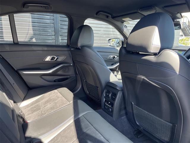 ３シリーズ ３２０ｉ　Ｍスポーツ　コンフォートＰＫＧ　社外地デジチューナー　ＤＶＤ再生可　電動トランク　純正ナビ　全方位カメラ　Ｂｌｕｅｔｏｏｔｈ　ＥＴＣ　純正１８ＡＷ　アンビエントライト　ＡＣＣ　インテリジェントセーフティ　ＬＥＤ（34枚目）