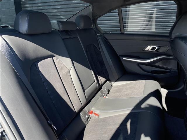 ３シリーズ ３２０ｉ　Ｍスポーツ　コンフォートＰＫＧ　社外地デジチューナー　ＤＶＤ再生可　電動トランク　純正ナビ　全方位カメラ　Ｂｌｕｅｔｏｏｔｈ　ＥＴＣ　純正１８ＡＷ　アンビエントライト　ＡＣＣ　インテリジェントセーフティ　ＬＥＤ（35枚目）