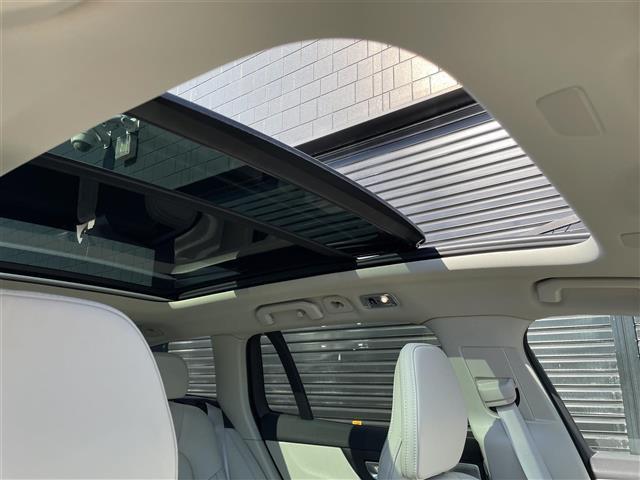 Ｖ６０ Ｂ５　インスクリプション　ワンオーナー　サンルーフ　Ｂｏｗｅｒｓ＆Ｗｉｌｋｉｎｓ　全席シートヒーター　ステアリングヒーター　純正ナビ　全方位カメラ　カープレイ　シートベンチ　純正１８インチアルミ　パイロットアシスト　ＬＥＤ（7枚目）