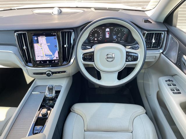 Ｖ６０ Ｂ５　インスクリプション　ワンオーナー　サンルーフ　Ｂｏｗｅｒｓ＆Ｗｉｌｋｉｎｓ　全席シートヒーター　ステアリングヒーター　純正ナビ　全方位カメラ　カープレイ　シートベンチ　純正１８インチアルミ　パイロットアシスト　ＬＥＤ（9枚目）