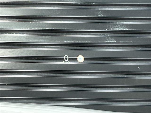 Ｖ６０ Ｂ５　インスクリプション　ワンオーナー　サンルーフ　Ｂｏｗｅｒｓ＆Ｗｉｌｋｉｎｓ　全席シートヒーター　ステアリングヒーター　純正ナビ　全方位カメラ　カープレイ　シートベンチ　純正１８インチアルミ　パイロットアシスト　ＬＥＤ（10枚目）