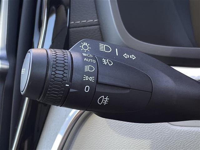 Ｖ６０ Ｂ５　インスクリプション　ワンオーナー　サンルーフ　Ｂｏｗｅｒｓ＆Ｗｉｌｋｉｎｓ　全席シートヒーター　ステアリングヒーター　純正ナビ　全方位カメラ　カープレイ　シートベンチ　純正１８インチアルミ　パイロットアシスト　ＬＥＤ（12枚目）