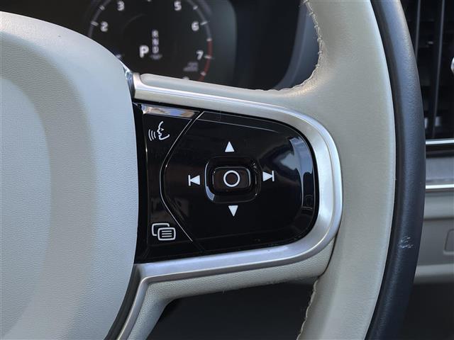 Ｖ６０ Ｂ５　インスクリプション　ワンオーナー　サンルーフ　Ｂｏｗｅｒｓ＆Ｗｉｌｋｉｎｓ　全席シートヒーター　ステアリングヒーター　純正ナビ　全方位カメラ　カープレイ　シートベンチ　純正１８インチアルミ　パイロットアシスト　ＬＥＤ（14枚目）