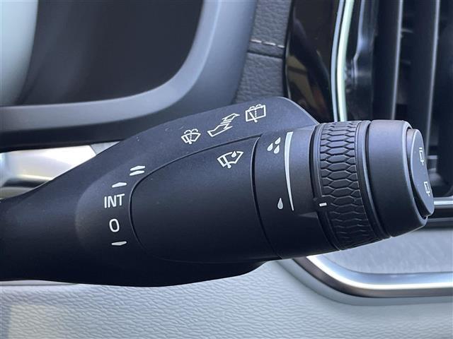 Ｖ６０ Ｂ５　インスクリプション　ワンオーナー　サンルーフ　Ｂｏｗｅｒｓ＆Ｗｉｌｋｉｎｓ　全席シートヒーター　ステアリングヒーター　純正ナビ　全方位カメラ　カープレイ　シートベンチ　純正１８インチアルミ　パイロットアシスト　ＬＥＤ（15枚目）