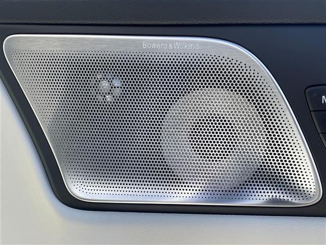 Ｖ６０ Ｂ５　インスクリプション　ワンオーナー　サンルーフ　Ｂｏｗｅｒｓ＆Ｗｉｌｋｉｎｓ　全席シートヒーター　ステアリングヒーター　純正ナビ　全方位カメラ　カープレイ　シートベンチ　純正１８インチアルミ　パイロットアシスト　ＬＥＤ（17枚目）