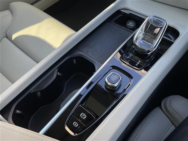 Ｖ６０ Ｂ５　インスクリプション　ワンオーナー　サンルーフ　Ｂｏｗｅｒｓ＆Ｗｉｌｋｉｎｓ　全席シートヒーター　ステアリングヒーター　純正ナビ　全方位カメラ　カープレイ　シートベンチ　純正１８インチアルミ　パイロットアシスト　ＬＥＤ（29枚目）