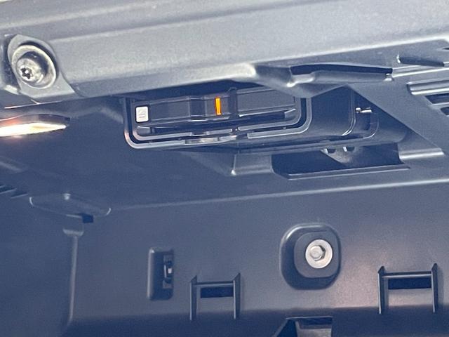 Ｖ６０ Ｂ５　インスクリプション　ワンオーナー　サンルーフ　Ｂｏｗｅｒｓ＆Ｗｉｌｋｉｎｓ　全席シートヒーター　ステアリングヒーター　純正ナビ　全方位カメラ　カープレイ　シートベンチ　純正１８インチアルミ　パイロットアシスト　ＬＥＤ（32枚目）