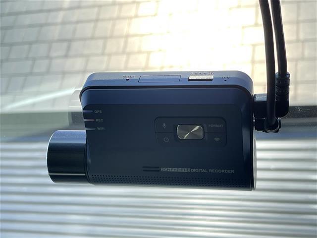 Ｖ６０ Ｂ５　インスクリプション　ワンオーナー　サンルーフ　Ｂｏｗｅｒｓ＆Ｗｉｌｋｉｎｓ　全席シートヒーター　ステアリングヒーター　純正ナビ　全方位カメラ　カープレイ　シートベンチ　純正１８インチアルミ　パイロットアシスト　ＬＥＤ（33枚目）