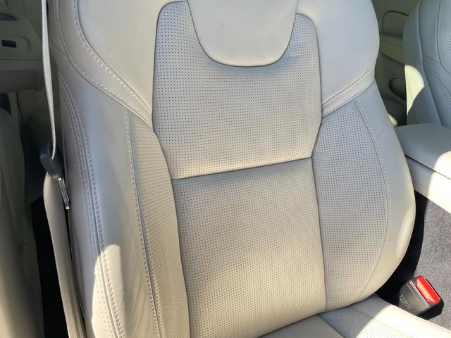 Ｖ６０ Ｂ５　インスクリプション　ワンオーナー　サンルーフ　Ｂｏｗｅｒｓ＆Ｗｉｌｋｉｎｓ　全席シートヒーター　ステアリングヒーター　純正ナビ　全方位カメラ　カープレイ　シートベンチ　純正１８インチアルミ　パイロットアシスト　ＬＥＤ（40枚目）