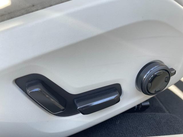 Ｖ６０ Ｂ５　インスクリプション　ワンオーナー　サンルーフ　Ｂｏｗｅｒｓ＆Ｗｉｌｋｉｎｓ　全席シートヒーター　ステアリングヒーター　純正ナビ　全方位カメラ　カープレイ　シートベンチ　純正１８インチアルミ　パイロットアシスト　ＬＥＤ（42枚目）