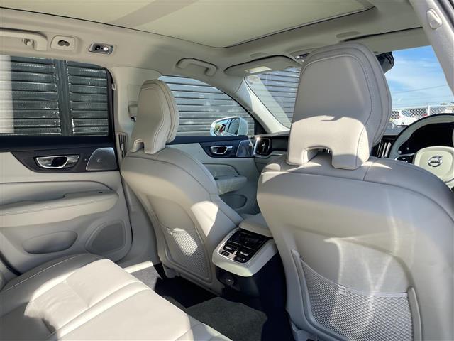 Ｖ６０ Ｂ５　インスクリプション　ワンオーナー　サンルーフ　Ｂｏｗｅｒｓ＆Ｗｉｌｋｉｎｓ　全席シートヒーター　ステアリングヒーター　純正ナビ　全方位カメラ　カープレイ　シートベンチ　純正１８インチアルミ　パイロットアシスト　ＬＥＤ（43枚目）