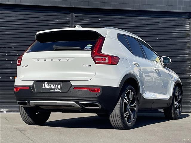 ＸＣ４０ Ｔ４　ＡＷＤ　インスクリプション　ワンオーナー　茶革　ハーマンカードン　オレフォスクリスタルシフトノブ　全席シートヒーター　ハンドルヒーター　パワーシート　電動リアゲート　カープレイ　純正ナビ　全方位カメラ　純正１９インチアルミ（6枚目）