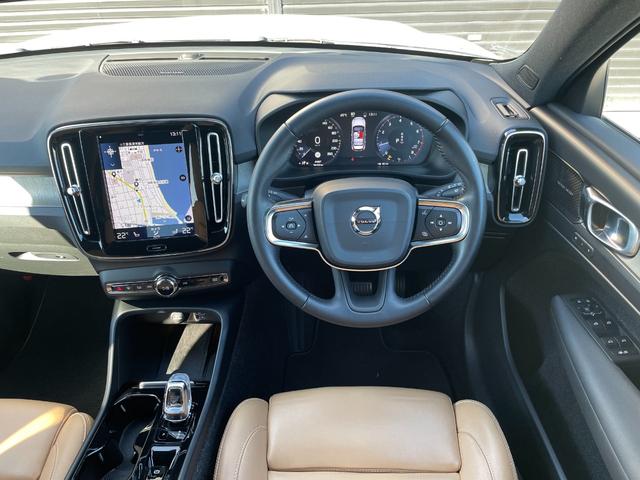 ＸＣ４０ Ｔ４　ＡＷＤ　インスクリプション　ワンオーナー　茶革　ハーマンカードン　オレフォスクリスタルシフトノブ　全席シートヒーター　ハンドルヒーター　パワーシート　電動リアゲート　カープレイ　純正ナビ　全方位カメラ　純正１９インチアルミ（7枚目）