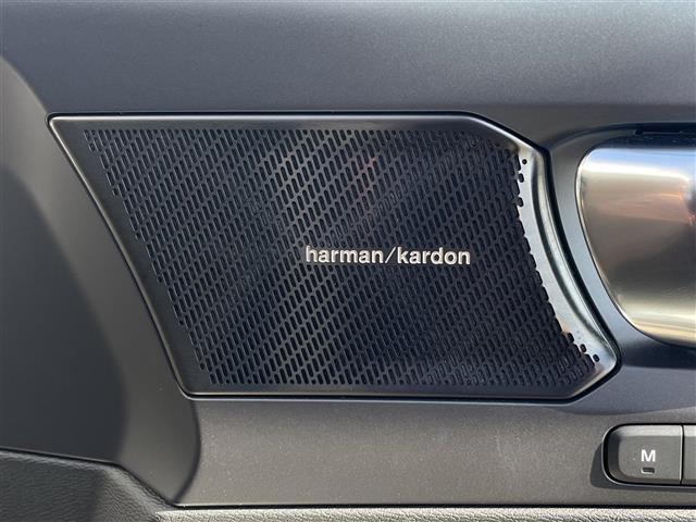 ＸＣ４０ Ｔ４　ＡＷＤ　インスクリプション　ワンオーナー　茶革　ハーマンカードン　オレフォスクリスタルシフトノブ　全席シートヒーター　ハンドルヒーター　パワーシート　電動リアゲート　カープレイ　純正ナビ　全方位カメラ　純正１９インチアルミ（8枚目）