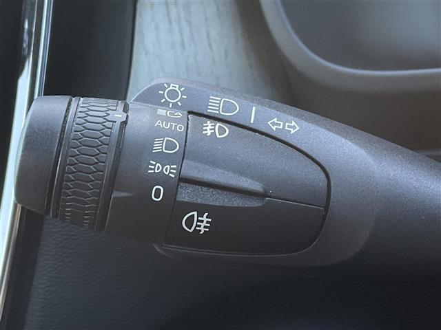 ＸＣ４０ Ｔ４　ＡＷＤ　インスクリプション　ワンオーナー　茶革　ハーマンカードン　オレフォスクリスタルシフトノブ　全席シートヒーター　ハンドルヒーター　パワーシート　電動リアゲート　カープレイ　純正ナビ　全方位カメラ　純正１９インチアルミ（10枚目）