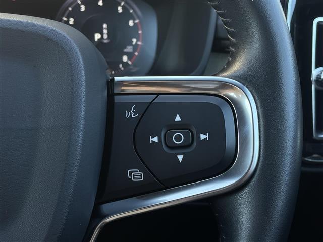 ＸＣ４０ Ｔ４　ＡＷＤ　インスクリプション　ワンオーナー　茶革　ハーマンカードン　オレフォスクリスタルシフトノブ　全席シートヒーター　ハンドルヒーター　パワーシート　電動リアゲート　カープレイ　純正ナビ　全方位カメラ　純正１９インチアルミ（12枚目）