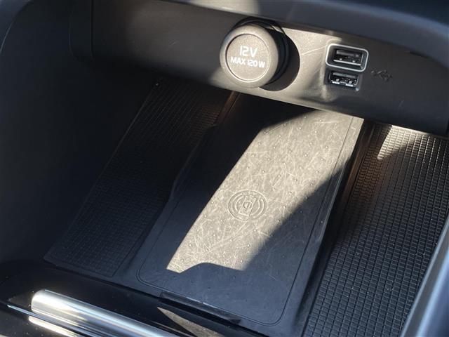 ＸＣ４０ Ｔ４　ＡＷＤ　インスクリプション　ワンオーナー　茶革　ハーマンカードン　オレフォスクリスタルシフトノブ　全席シートヒーター　ハンドルヒーター　パワーシート　電動リアゲート　カープレイ　純正ナビ　全方位カメラ　純正１９インチアルミ（28枚目）