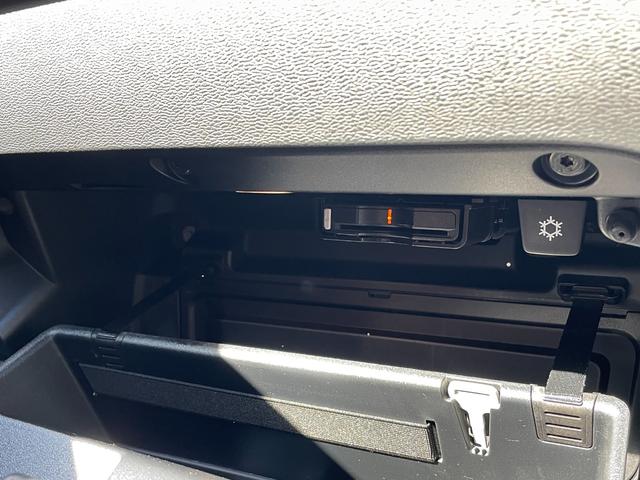 ＸＣ４０ Ｔ４　ＡＷＤ　インスクリプション　ワンオーナー　茶革　ハーマンカードン　オレフォスクリスタルシフトノブ　全席シートヒーター　ハンドルヒーター　パワーシート　電動リアゲート　カープレイ　純正ナビ　全方位カメラ　純正１９インチアルミ（29枚目）