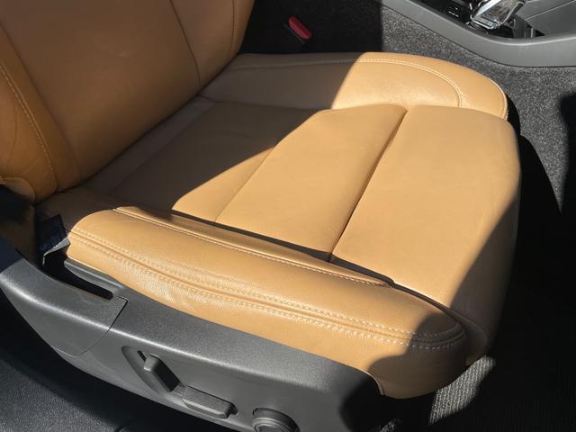 ＸＣ４０ Ｔ４　ＡＷＤ　インスクリプション　ワンオーナー　茶革　ハーマンカードン　オレフォスクリスタルシフトノブ　全席シートヒーター　ハンドルヒーター　パワーシート　電動リアゲート　カープレイ　純正ナビ　全方位カメラ　純正１９インチアルミ（34枚目）