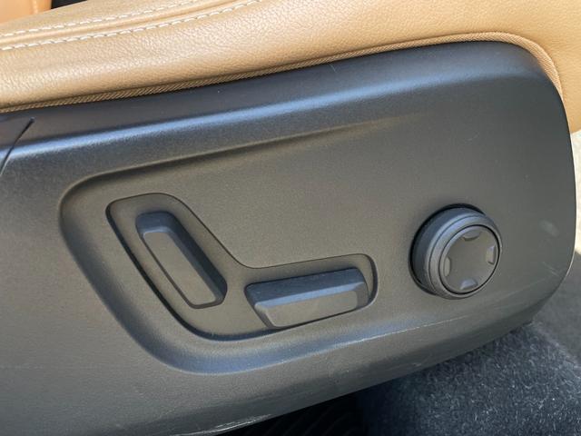 ＸＣ４０ Ｔ４　ＡＷＤ　インスクリプション　ワンオーナー　茶革　ハーマンカードン　オレフォスクリスタルシフトノブ　全席シートヒーター　ハンドルヒーター　パワーシート　電動リアゲート　カープレイ　純正ナビ　全方位カメラ　純正１９インチアルミ（35枚目）