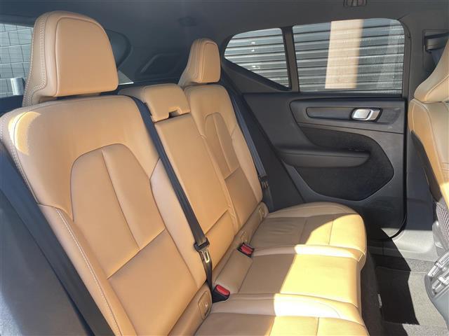 ＸＣ４０ Ｔ４　ＡＷＤ　インスクリプション　ワンオーナー　茶革　ハーマンカードン　オレフォスクリスタルシフトノブ　全席シートヒーター　ハンドルヒーター　パワーシート　電動リアゲート　カープレイ　純正ナビ　全方位カメラ　純正１９インチアルミ（37枚目）